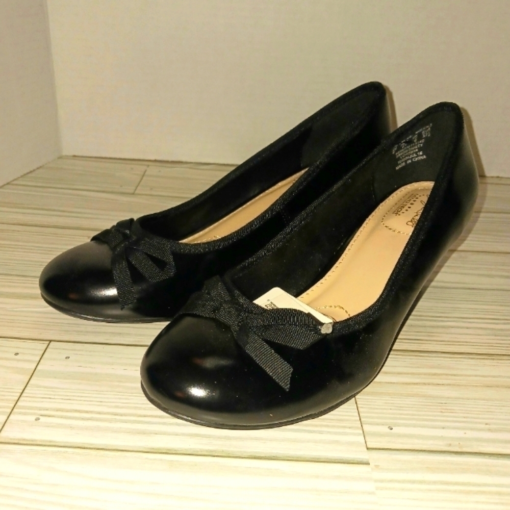 Black Mid-Heel Pumps with Memory Technology Insoles Bows on Toe, Size 6